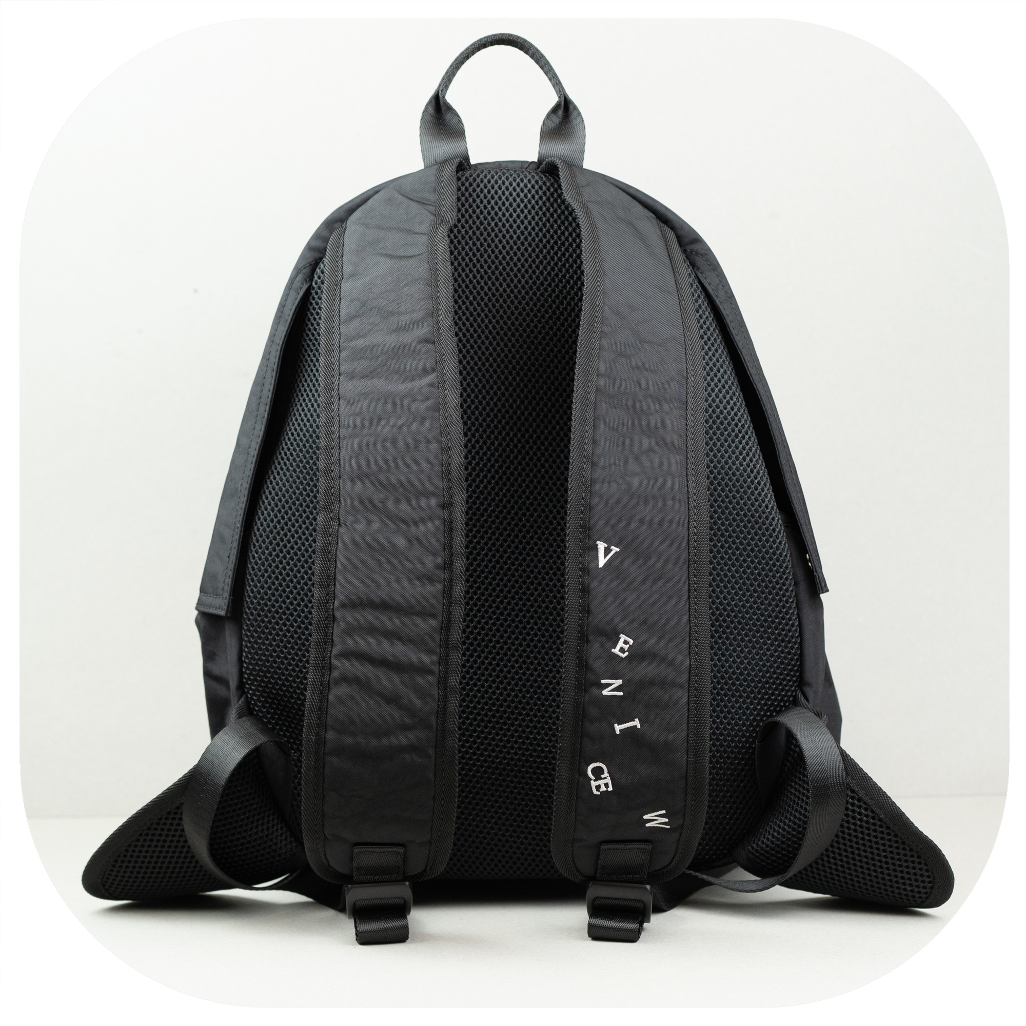 VeniceW リュック　バッグ　ベニスeggpack New jeans VeniceW リュック バッグ ベニスeggpack New jeans - メルカリ